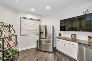 Photo #4: 6108972 Listing