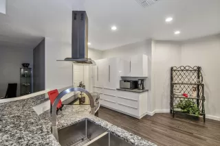 Photo #5: 6108972 Listing