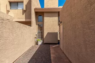 Photo #3: 6108981 Listing