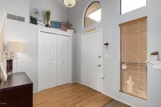 Photo #5: 6108981 Listing