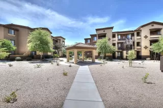 Photo #5: 6108999 Listing