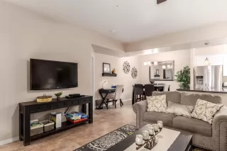 Photo #6: 6108999 Listing