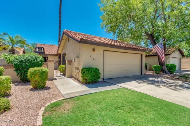 MLS: 6109403 Condo For Sale