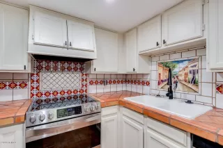 Photo #6: 6109403 Listing