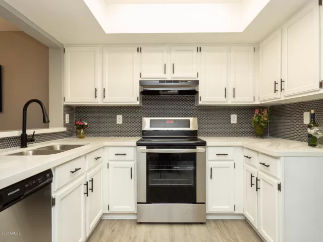 MLS: 6109508 Condo For Sale