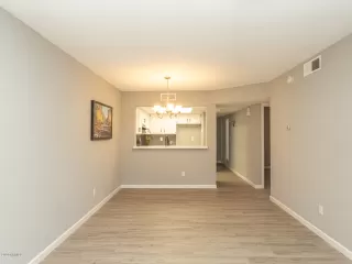 Photo #5: 6109508 Listing