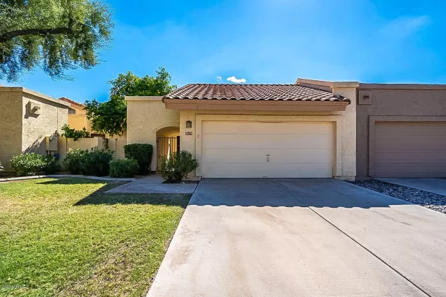 MLS: 6109693 Condo For Sale