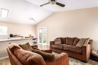 Photo #2: 6109699 Listing