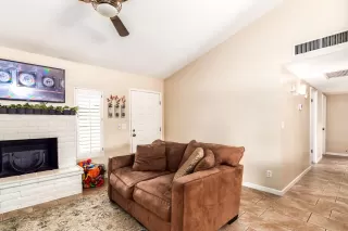 Photo #5: 6109699 Listing