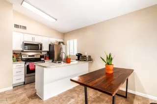 Photo #6: 6109699 Listing