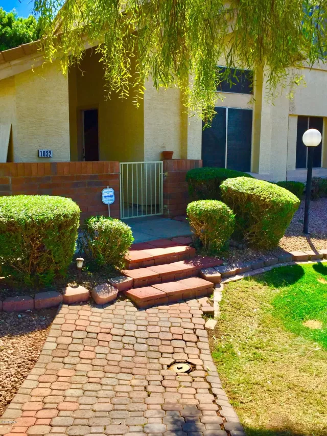 MLS: 6109762 Condo For Sale