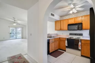 Photo #5: 6109803 Listing