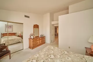 Photo #6: 6110896 Listing