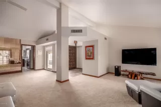 Photo #5: 6111095 Listing