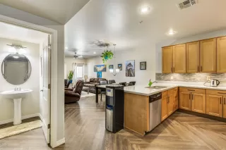 Photo #5: 6111720 Listing