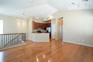 Photo #4: 6112687 Listing