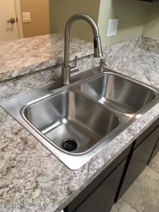 Photo #5: 6113250 Listing