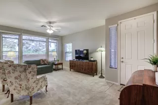 Photo #2: 6113730 Listing