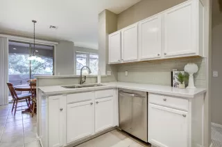 Photo #5: 6113730 Listing