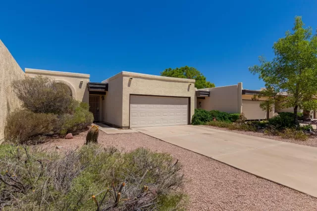 MLS: 6114027 Condo For Sale