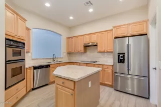 Photo #4: 6114750 Listing