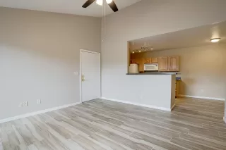 Photo #6: 6115657 Listing