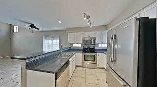 Photo #4: 6115706 Listing