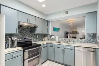 Photo #5: 6115890 Listing