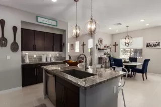 Photo #5: 6115979 Listing