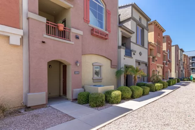 MLS: 6117014 Condo For Sale