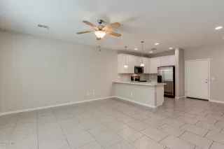 Photo #5: 6117103 Listing