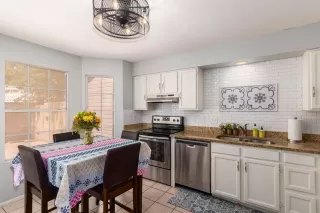 Photo #5: 6117823 Listing