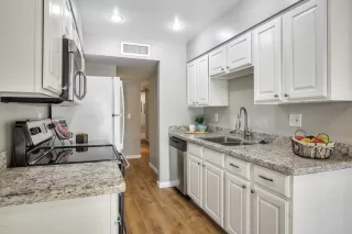 Photo #6: 6117824 Listing