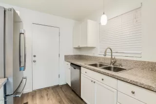 Photo #4: 6117896 Listing