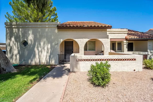 MLS: 6118511 Condo For Sale