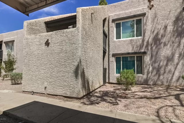 MLS: 6118611 Condo For Sale