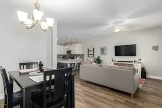 Photo #6: 6119040 Listing