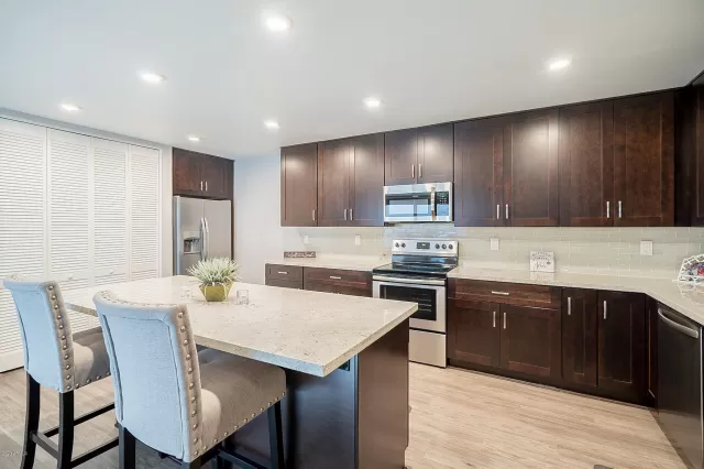 MLS: 6119512 Condo For Sale