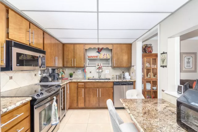 MLS: 6120053 Condo For Sale