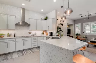 Photo #2: 6120385 Listing 