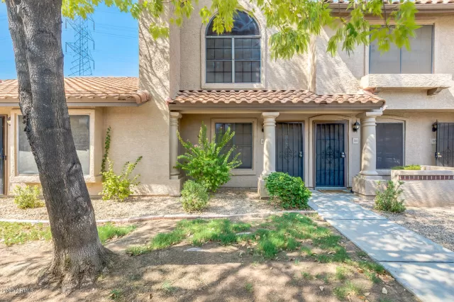 MLS: 6120726 Condo For Sale