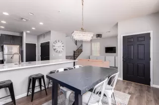 Photo #2: 6120808 Listing