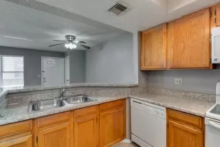 Photo #5: 6121373 Listing