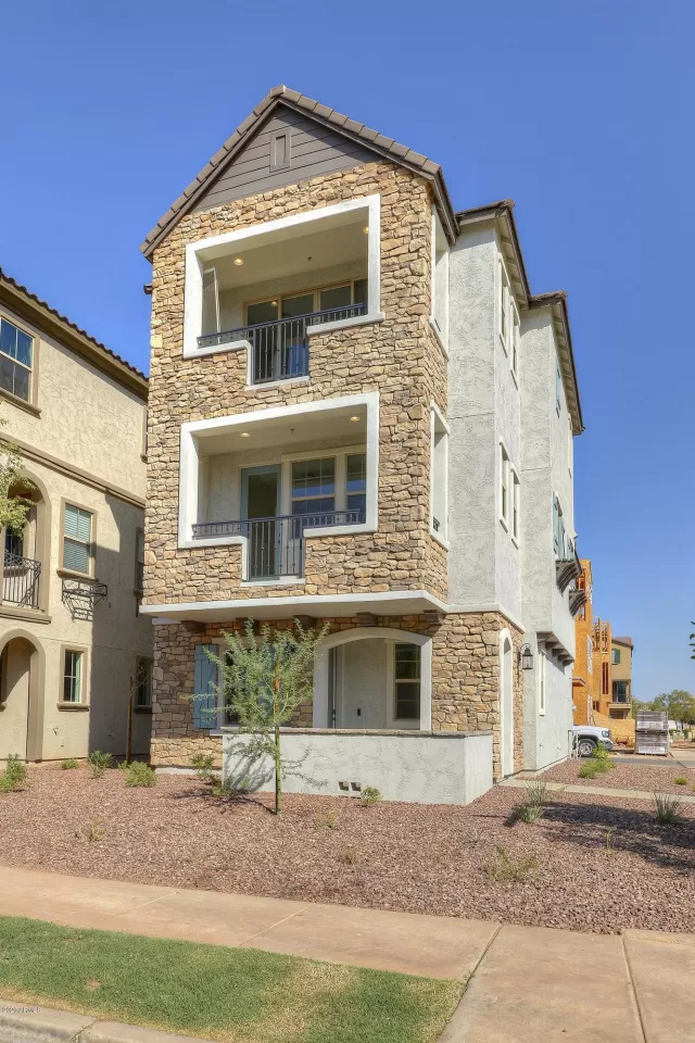 MLS: 6122112 Condo For Sale