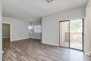 Photo #5: 6122146 Listing