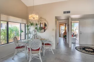 Photo #5: 6122430 Listing