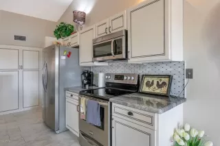 Photo #6: 6122430 Listing