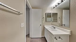 Photo #6: 6122762 Listing