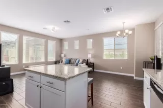 Photo #5: 6122800 Listing 