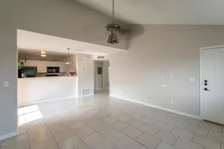 Photo #5: 6123386 Listing